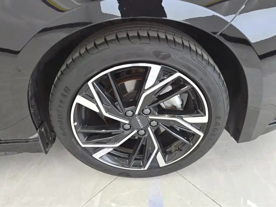 Lynk & Co 03 2023 1.5TD DCT Pro купить на сайте DeffCars