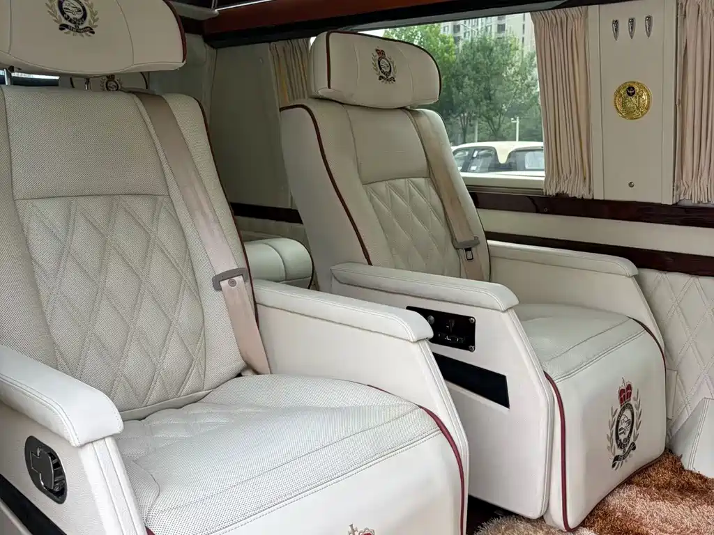 Ford E350 2011 5.4L Platinum Limited Edition купить на сайте DeffCars