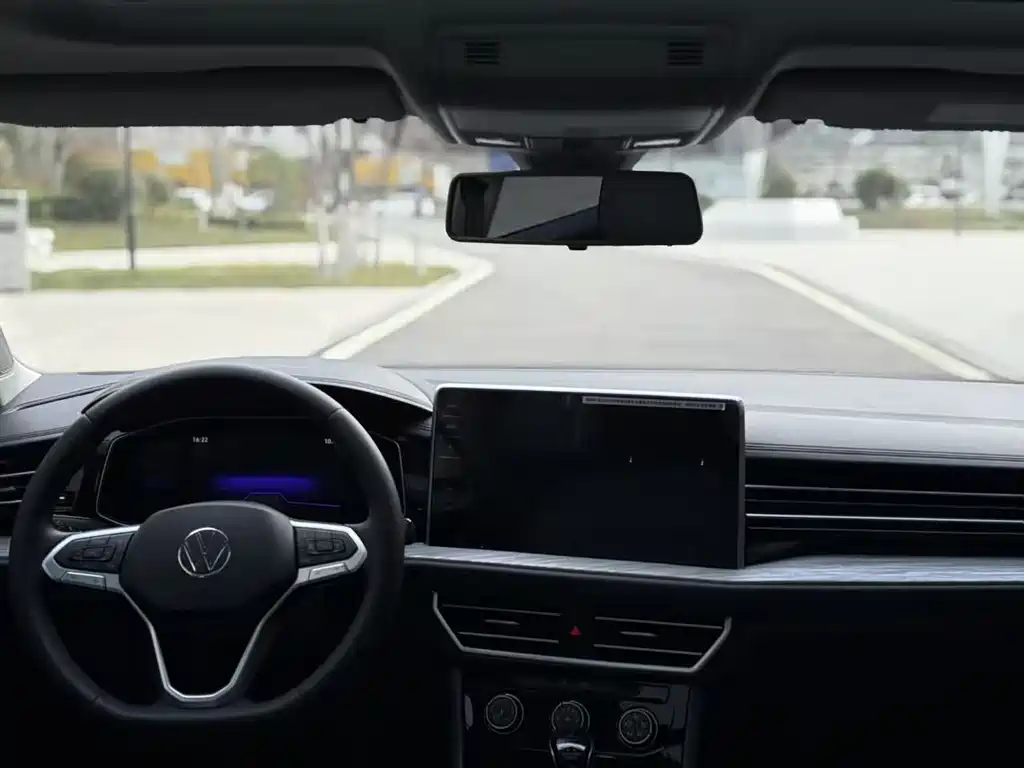 Sagitar 2025 facelift 300TSI DSG transcendent version купить на сайте DeffCars