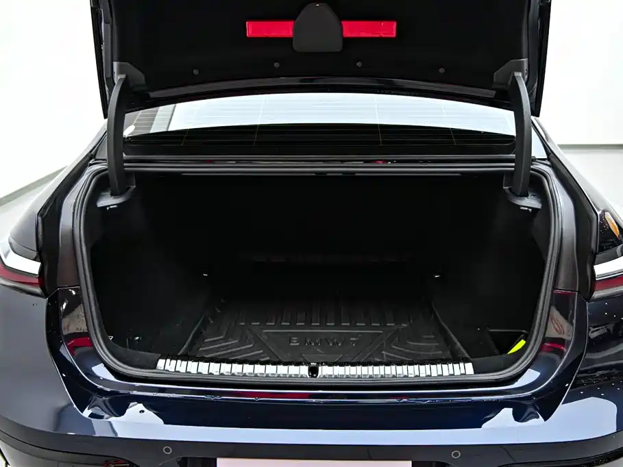 BMW 7 Series 2023 735Li M Sports Package купить на сайте DeffCars