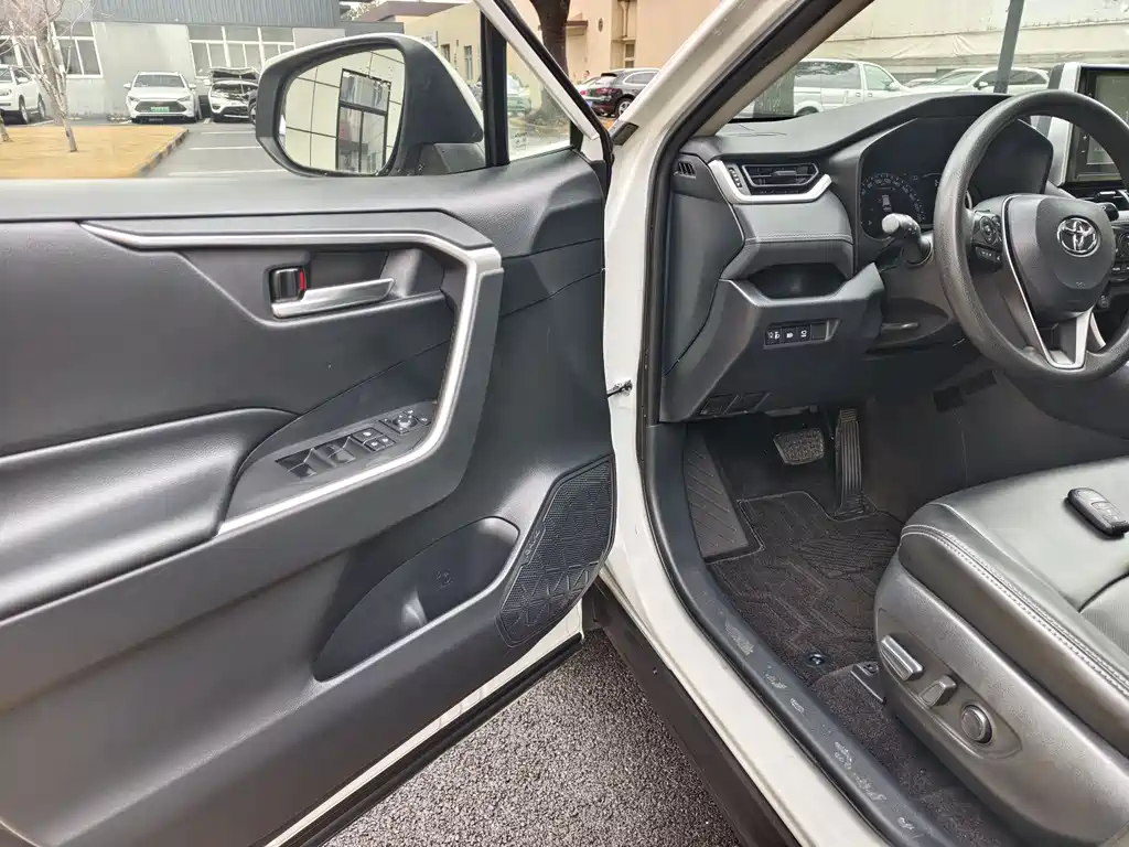 RAV4 Rongfang 2020 2.0L CVT two-wheel drive fashion version купить на сайте DeffCars