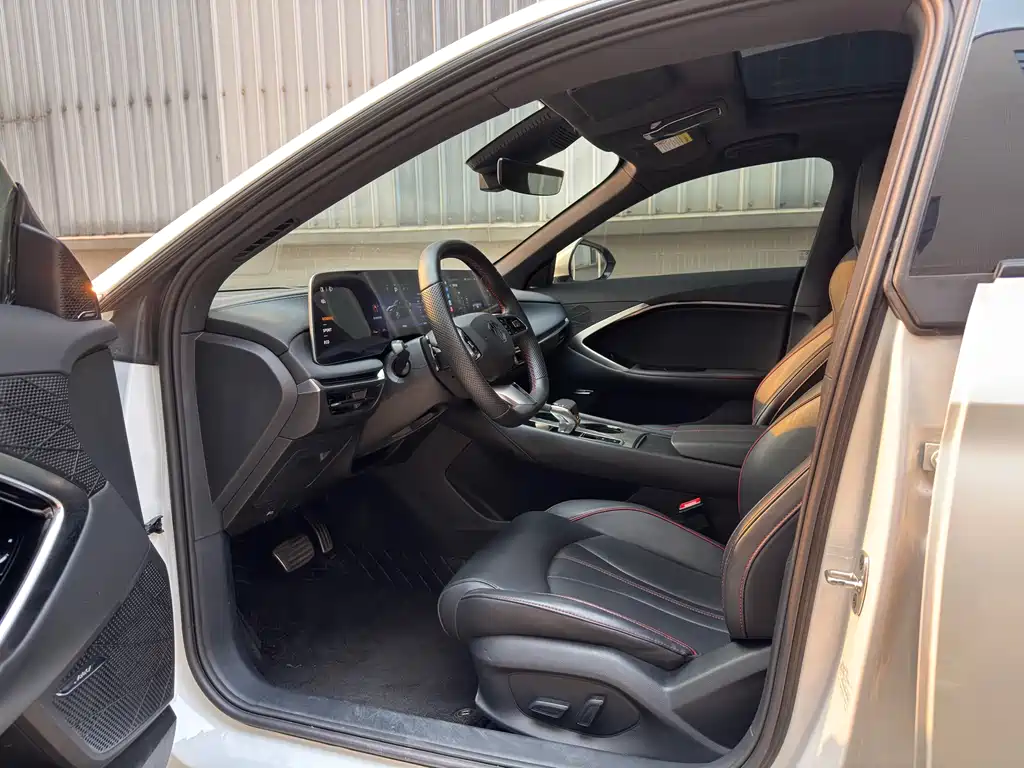 MG7 2023 2.0T Automatic Beauty Hunting Exclusive Edition купить на сайте DeffCars