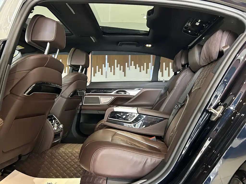 BMW 7 Series 2021 730Li M Sports Package купить на сайте DeffCars