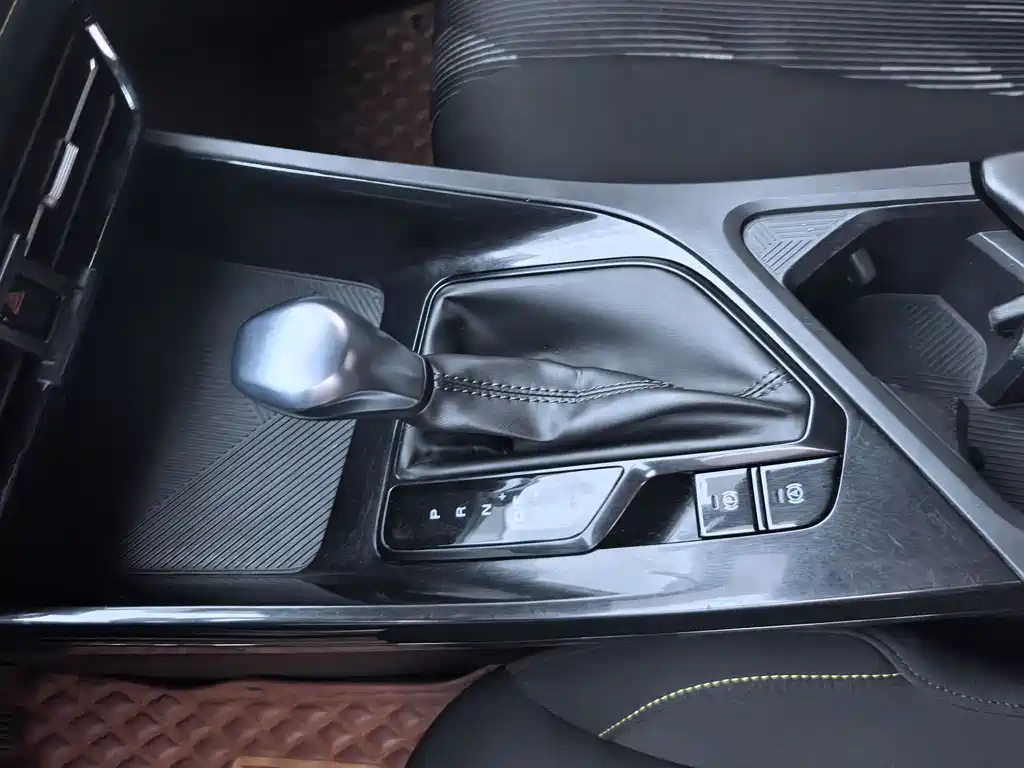 Roewe i5 2021 1.5L CVT Star Edition купить на сайте DeffCars