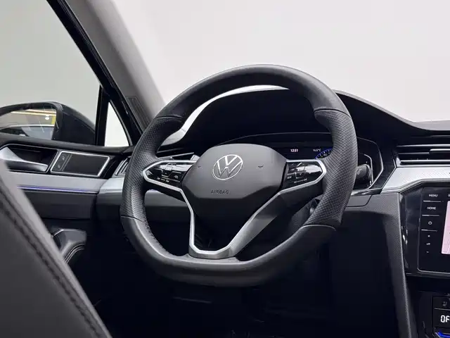 Magotan 2023 2 million commemorative edition 330TSI DSG leading model купить на сайте DeffCars