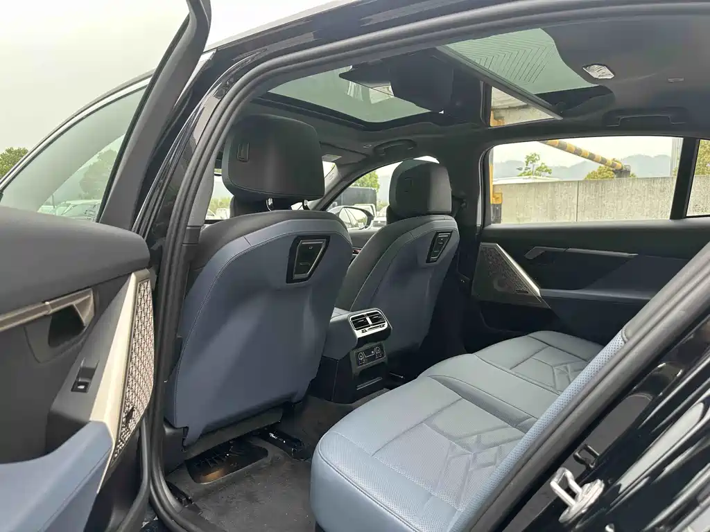 BMW 5 Series 2025 530Li Exclusive M Sports Package купить на сайте DeffCars