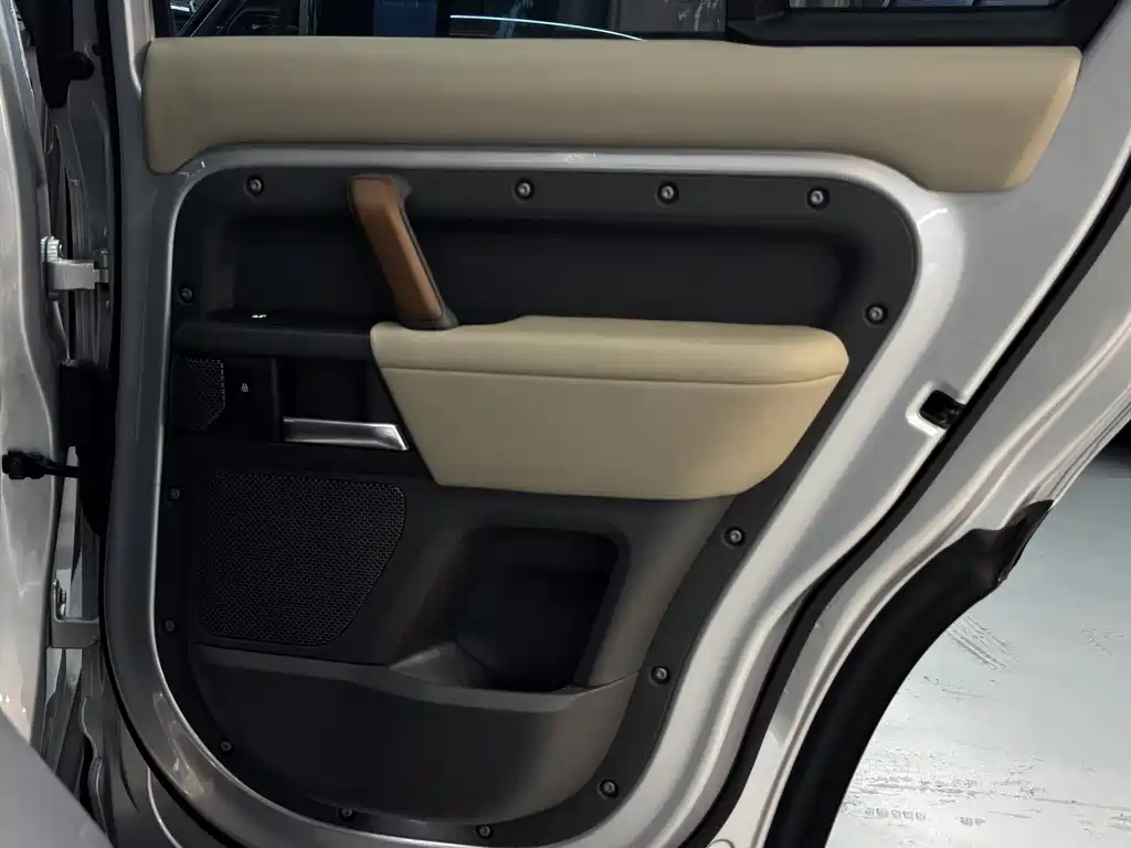 Land Rover Defender 2022 110 P400 X-DYNAMIC HSE купить на сайте DeffCars