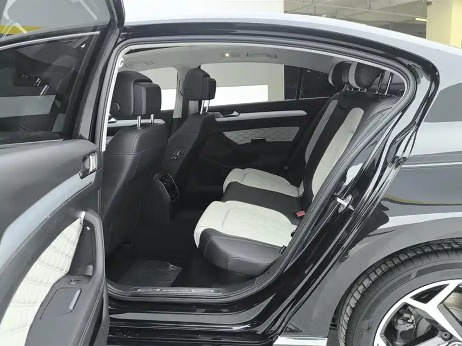 Magotan 2023 2 million commemorative edition 330TSI DSG luxury model купить на сайте DeffCars