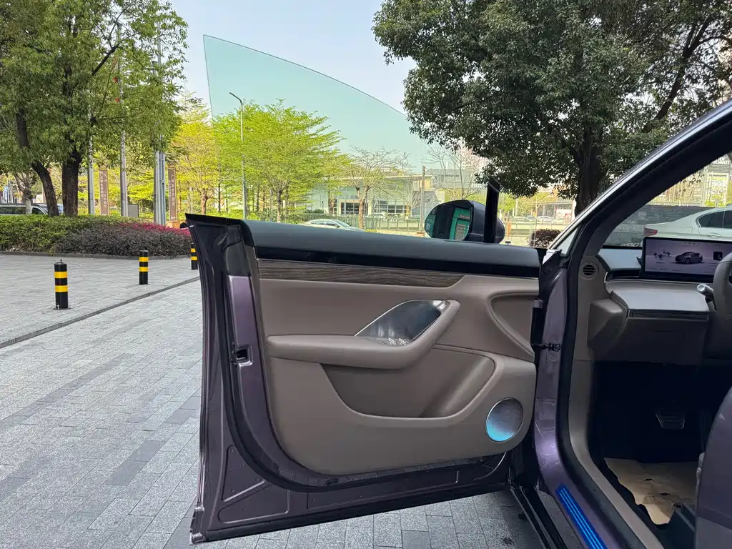 Zhijie R7 2025 extended range 331km Ultra купить на сайте DeffCars