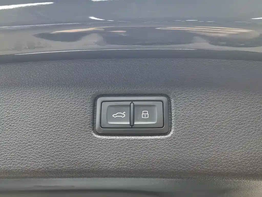 Audi Q7 2023 55 TFSI quattro S line sports купить на сайте DeffCars