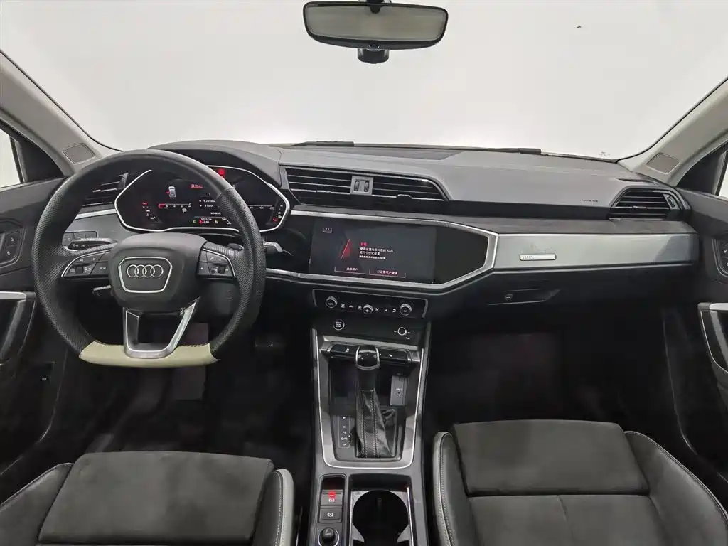 Audi Q3 2022 35 TFSI Fashionable and Dynamic купить на сайте DeffCars