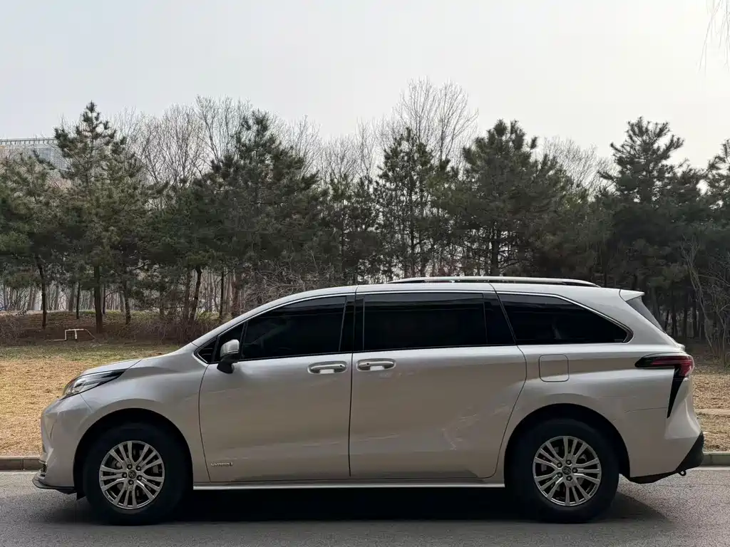 SIENNA 2021 2.5L Hybrid Comfort Edition купить на сайте DeffCars