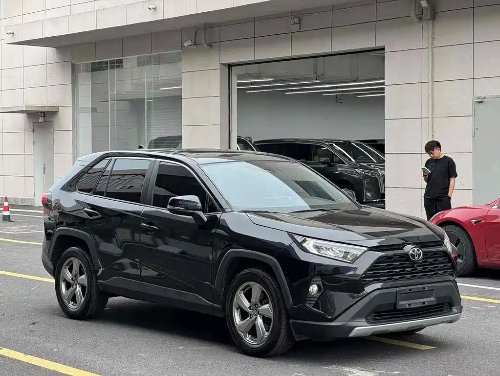 RAV4 Rongfang 2021 2.0L CVT two-wheel drive fashion version купить на сайте DeffCars