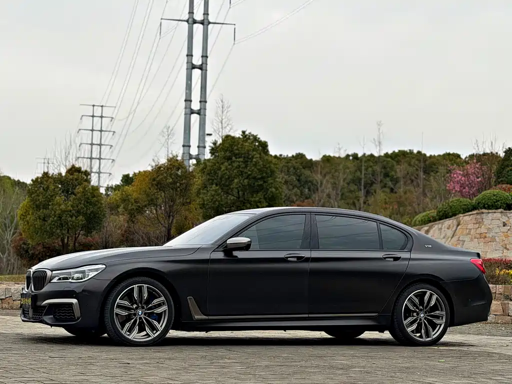 BMW 7 Series 2017 M760Li xDrive Premium Luxury Edition купить на сайте DeffCars