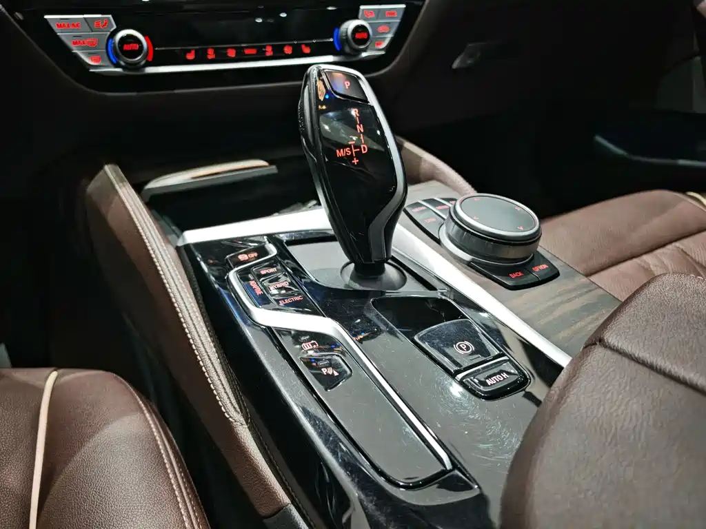 BMW 5 Series New Energy 2021 Model 535Le Luxury Package купить на сайте DeffCars