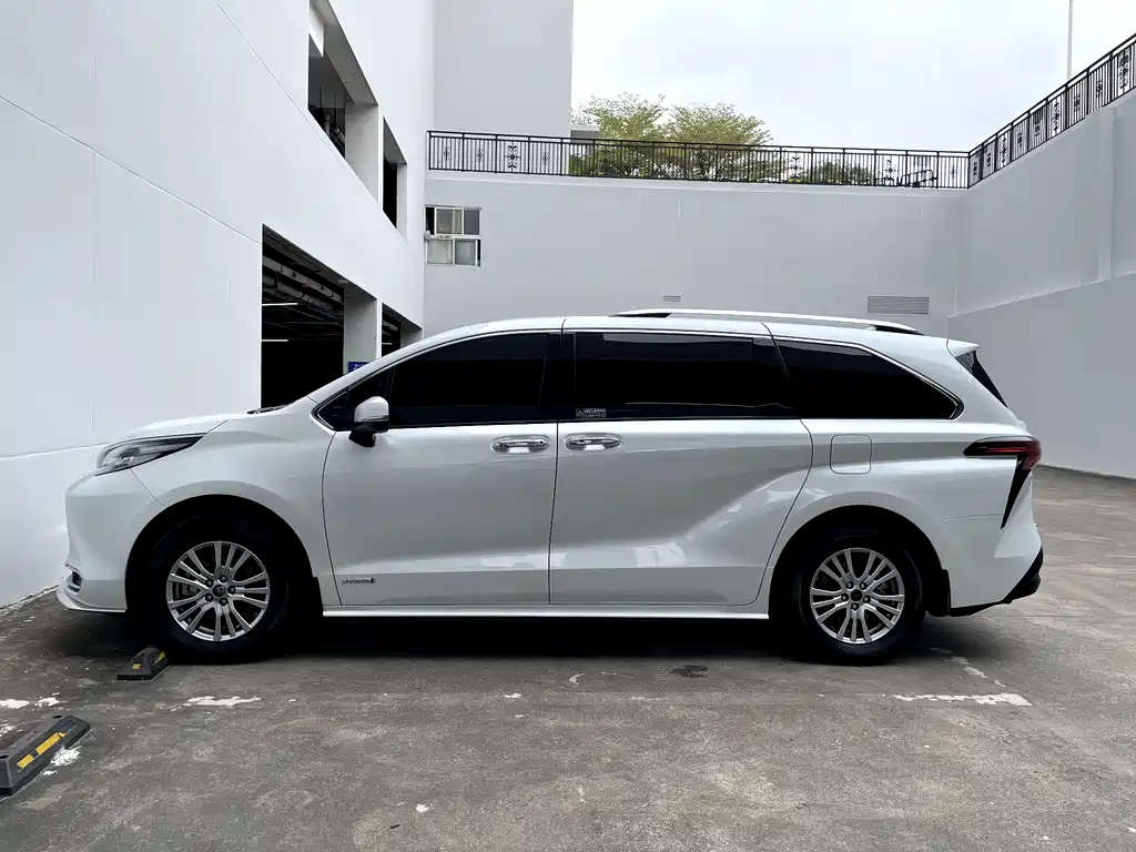 SIENNA 2021 2.5L Hybrid Comfort Edition купить на сайте DeffCars