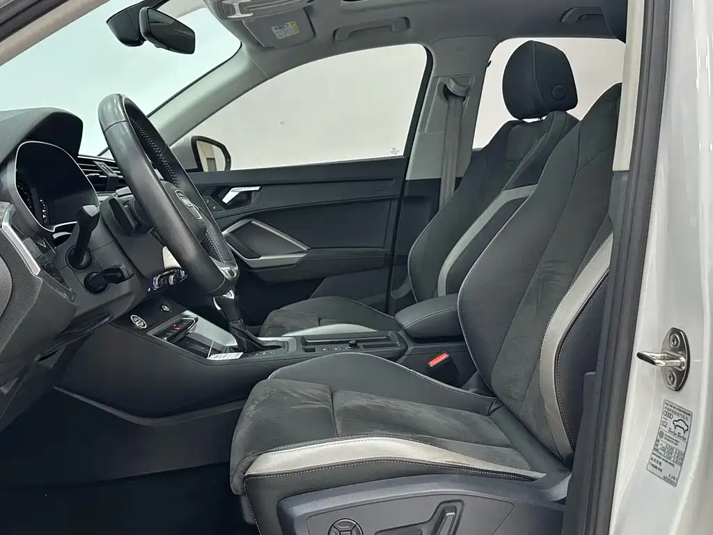 Audi Q3 2022 35 TFSI Fashionable and Dynamic купить на сайте DeffCars