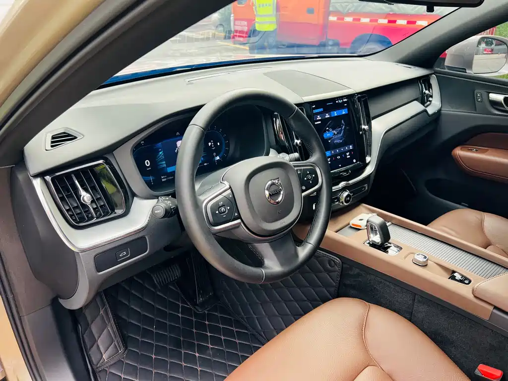 Volvo XC60 2025 B5 four-wheel drive Zhiyi Luxury Edition купить на сайте DeffCars
