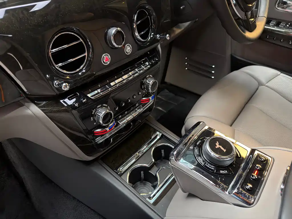 Phantom 2018 6.7T long wheelbase version купить на сайте DeffCars