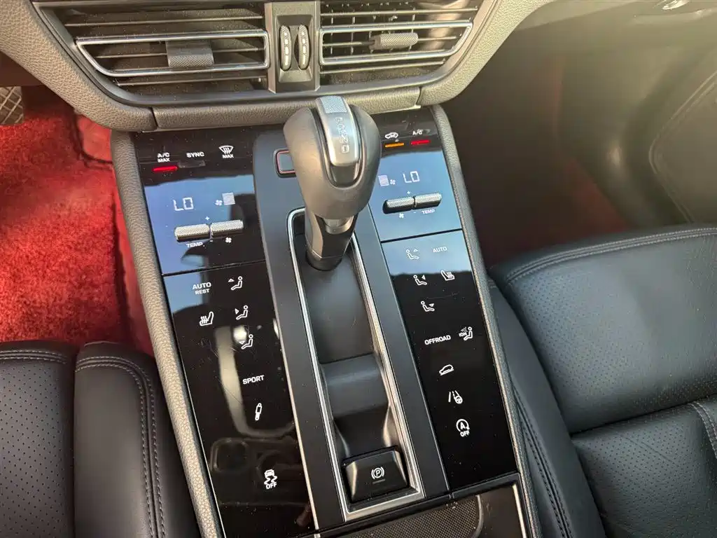 Macan 2024 Macan 2.0T купить на сайте DeffCars