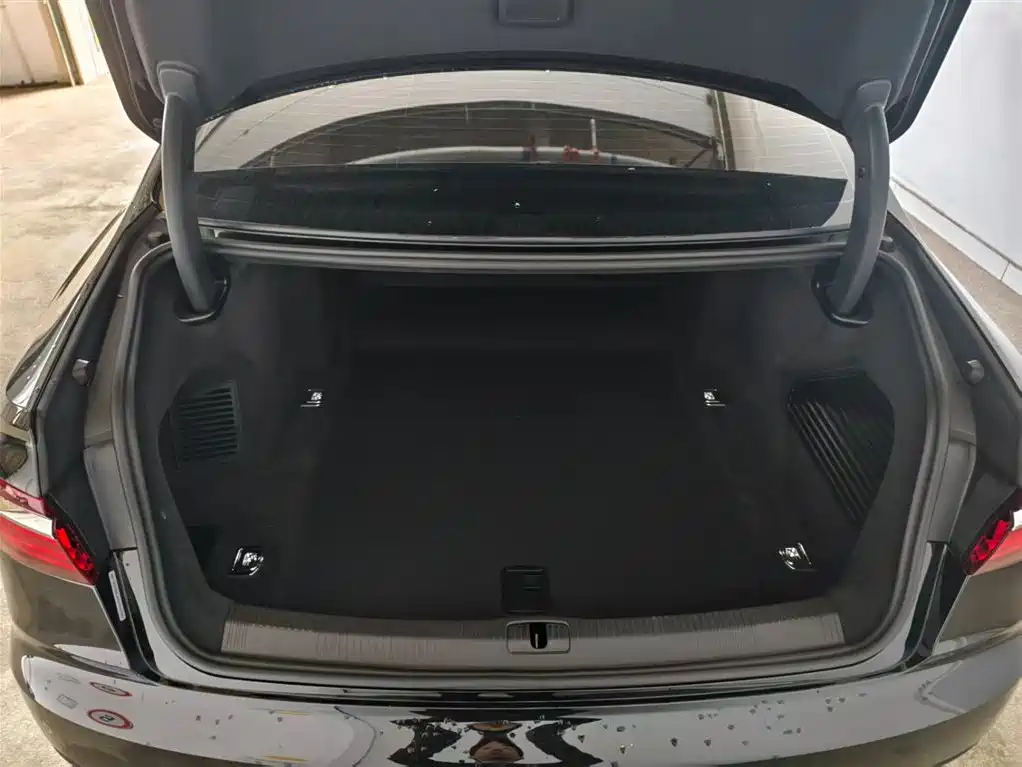 Audi A8 2023 A8L 50 TFSI quattro Premium Selection купить на сайте DeffCars