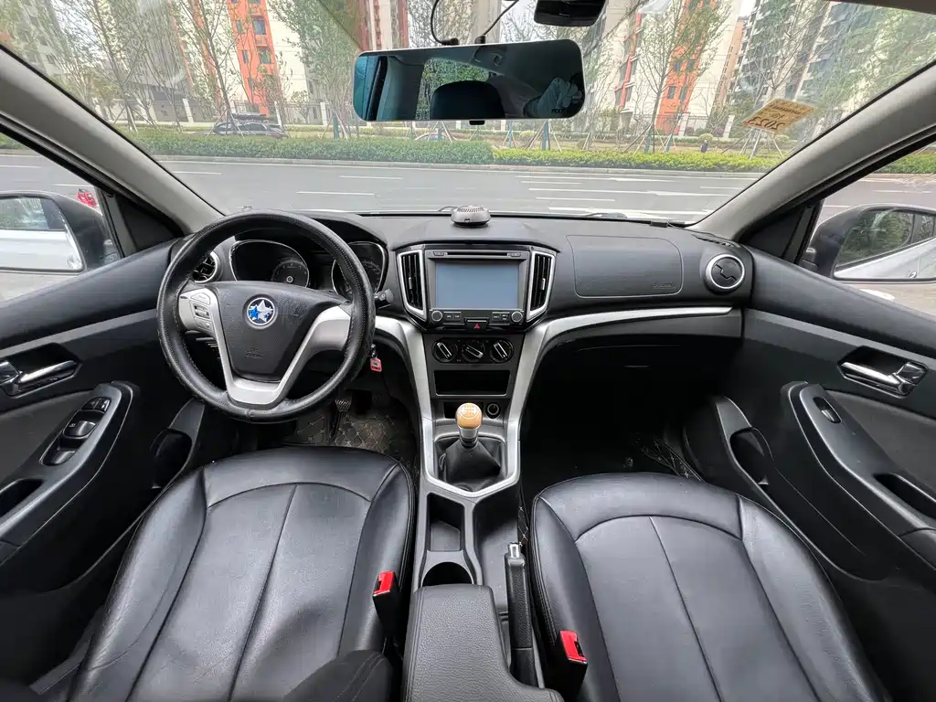 Venucia T70 2015 2.0L Manual Ruiqu Edition купить на сайте DeffCars