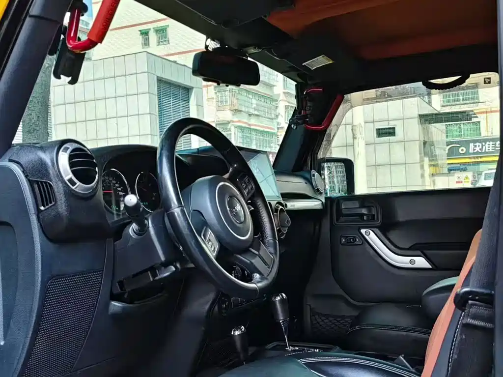 Wrangler 2015 2.8TD Sahara four-door comfort version купить на сайте DeffCars