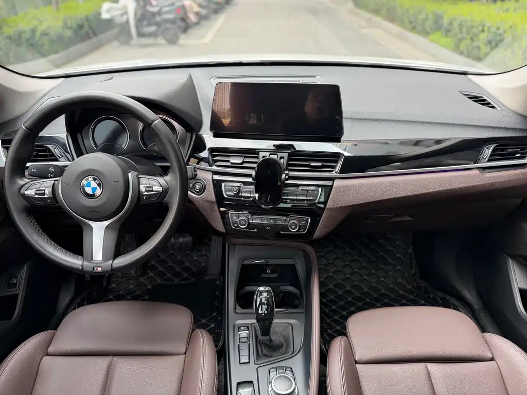 BMW X1 2022 sDrive25Li Leading Model купить на сайте DeffCars