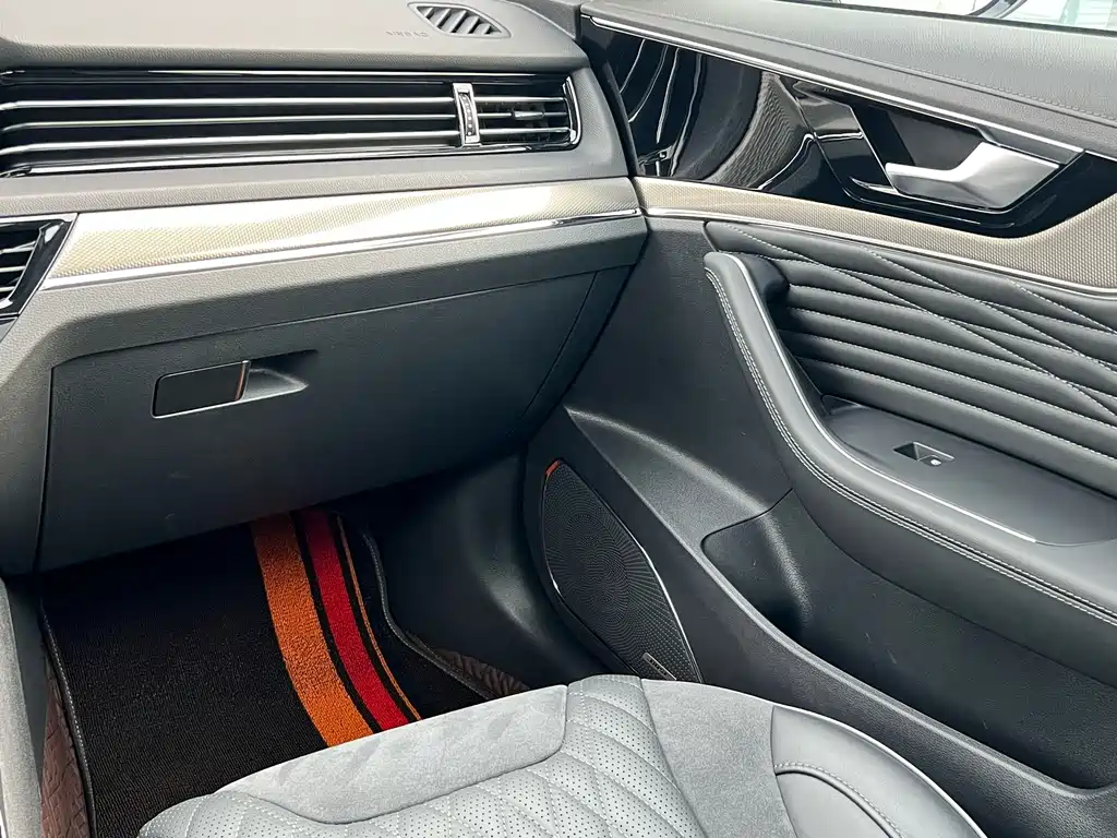 Hongqi HS5 2022 2.0T Zhilian Flagship Edition купить на сайте DeffCars