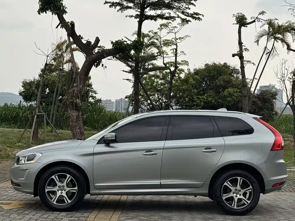 Volvo XC60 imported 2014 T5 Zhiya version купить на сайте DeffCars