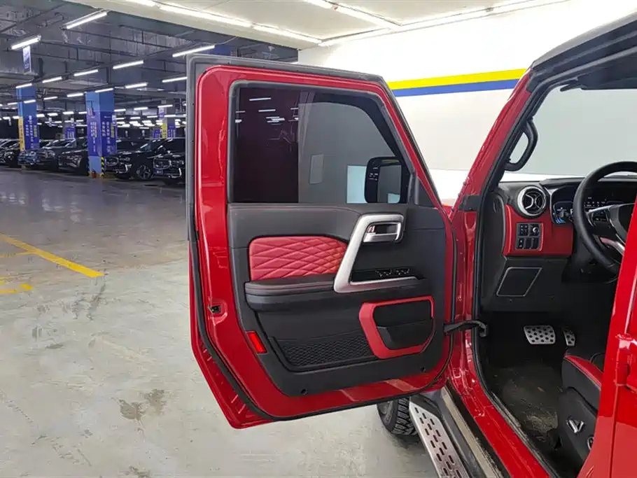 Beijing off-road BJ40 2023 2.0T automatic four-wheel drive city hunter version knight type купить на сайте DeffCars