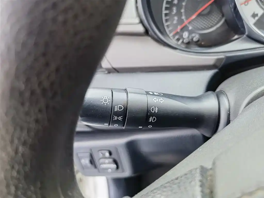 YARiS L 2015 1.5G automatic sunroof special edition купить на сайте DeffCars