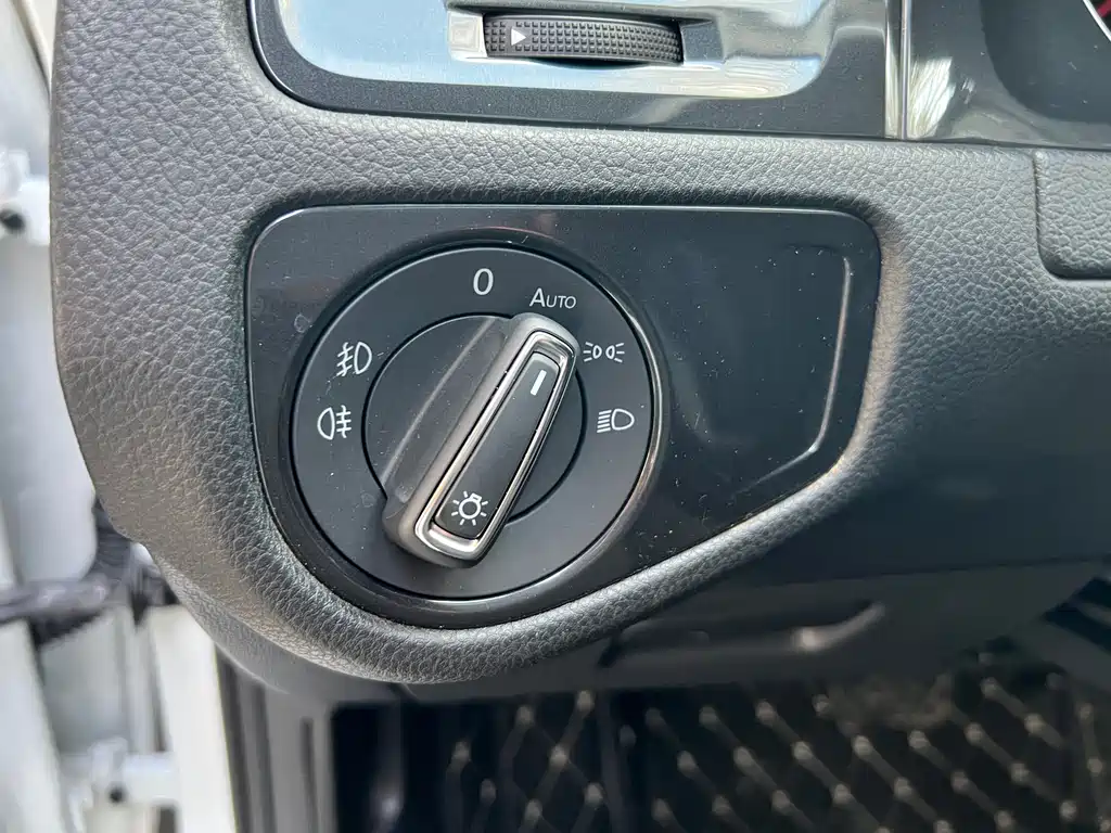Golf 2018 230TSI automatic luxury model купить на сайте DeffCars