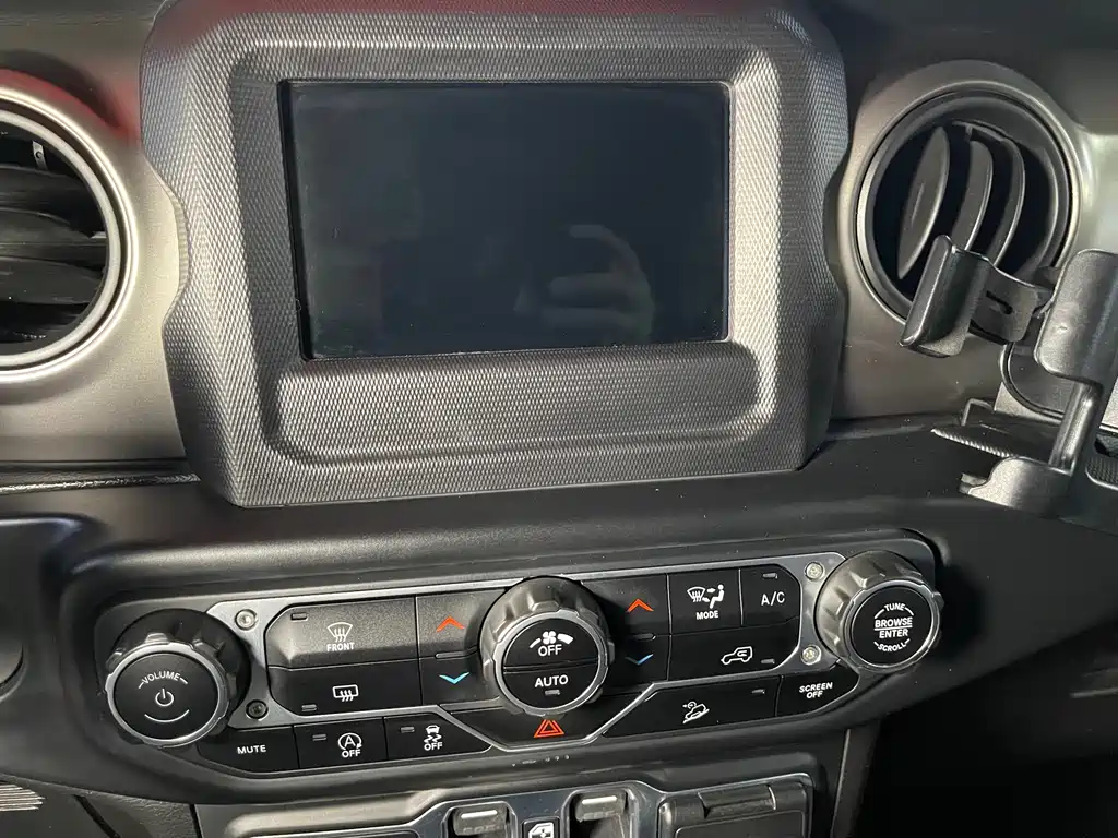 Wrangler 2019 2.0T Sahara four-door version National V купить на сайте DeffCars