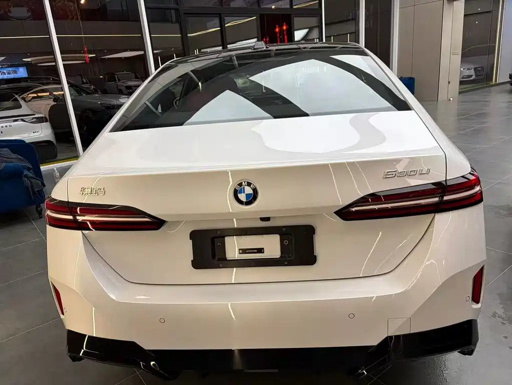 BMW 5 Series 2026 530Li Leading M Sports Package купить на сайте DeffCars