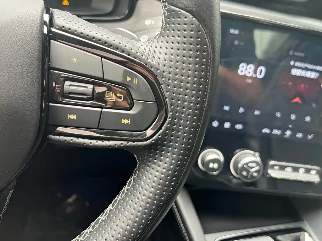 Lynk & Co 03 2022 1.5TD DCT Pro купить на сайте DeffCars
