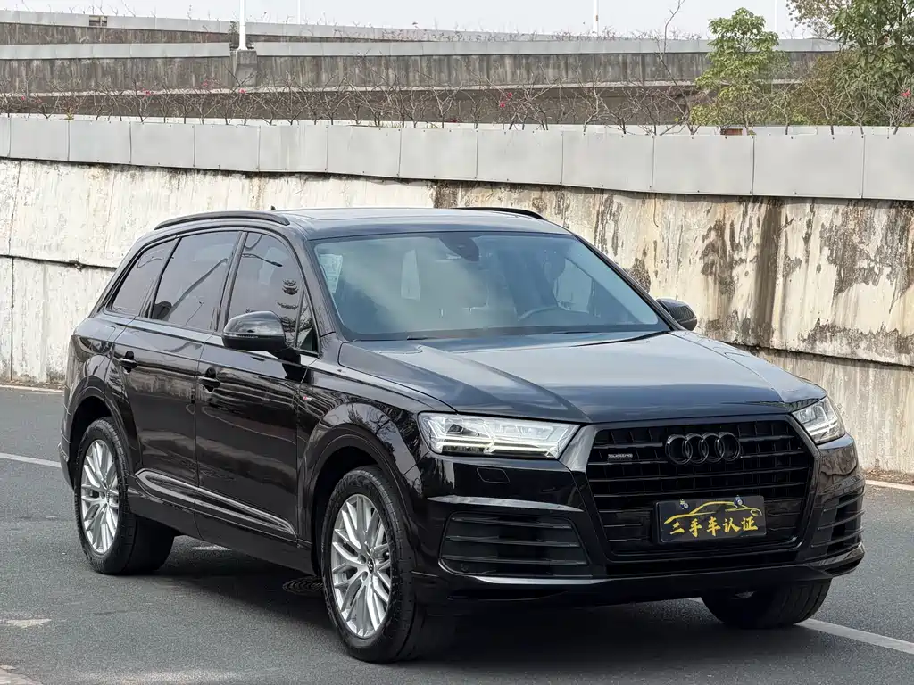 Audi Q7 2019 55 TFSI S line sports model купить на сайте DeffCars