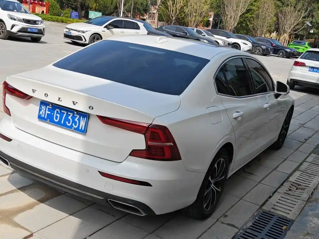 Volvo S60 2021 T4 Zhiyuan Sport Edition купить на сайте DeffCars