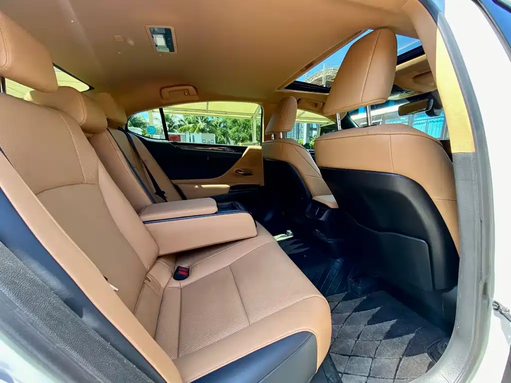 Lexus ES 2023 200 Excellence Edition купить на сайте DeffCars