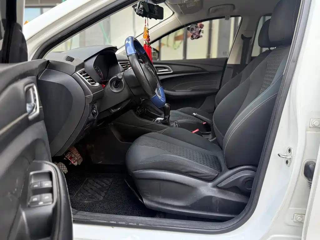 Roewe i5 2019 1.5L Manual 4G Internet Langue Edition купить на сайте DeffCars