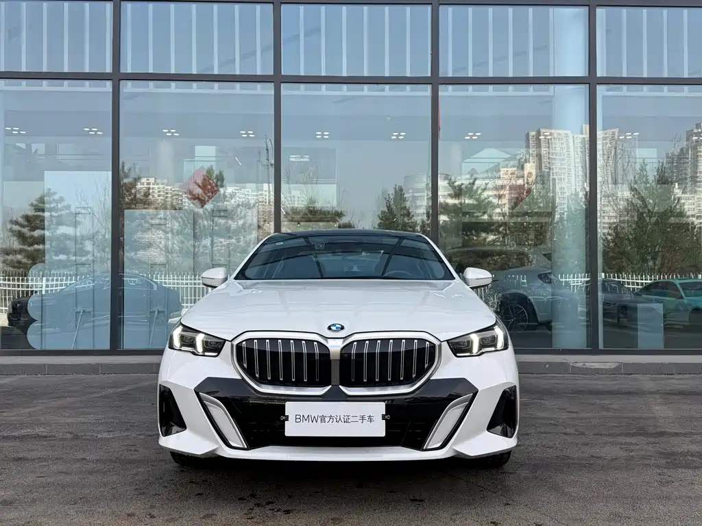 BMW 5 Series 2025 530Li Exclusive M Sports Package купить на сайте DeffCars