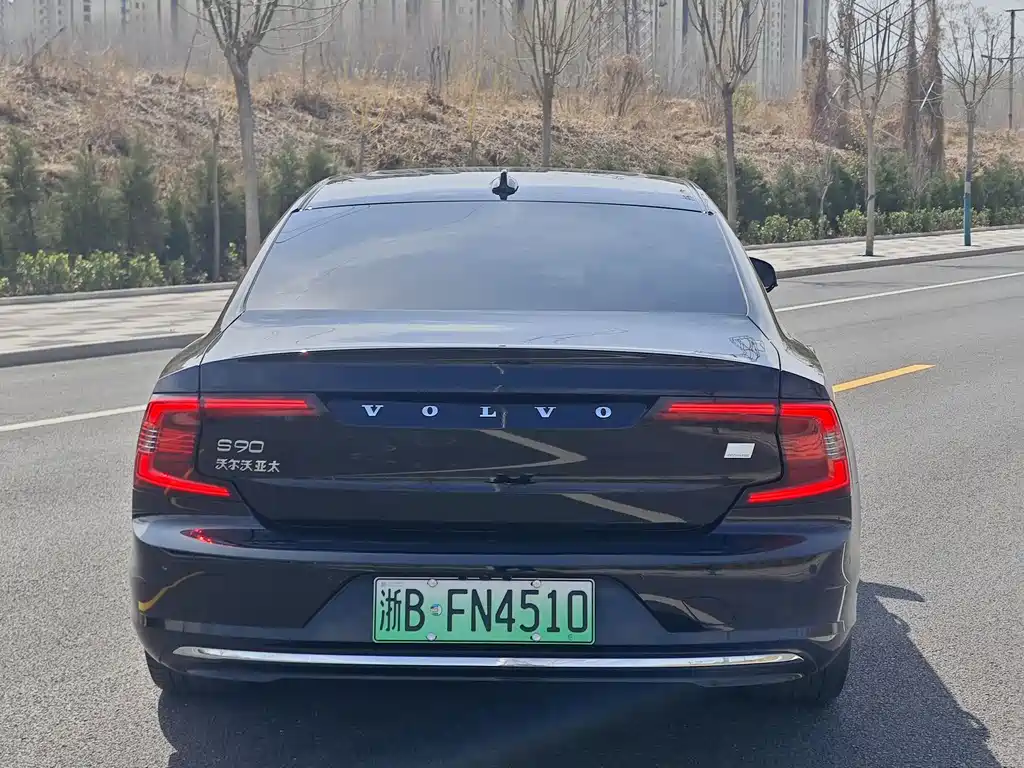 Volvo S90 plug-in hybrid 2024 plug-in hybrid four-wheel drive long range Zhiya luxury version купить на сайте DeffCars