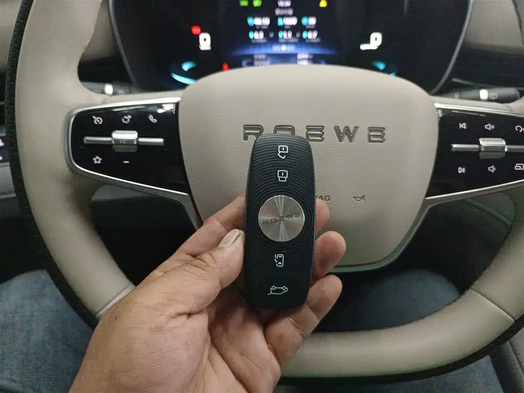 Roewe iMAX8 New Energy 2025 1.5T DMH Lu Zun Premium Edition купить на сайте DeffCars