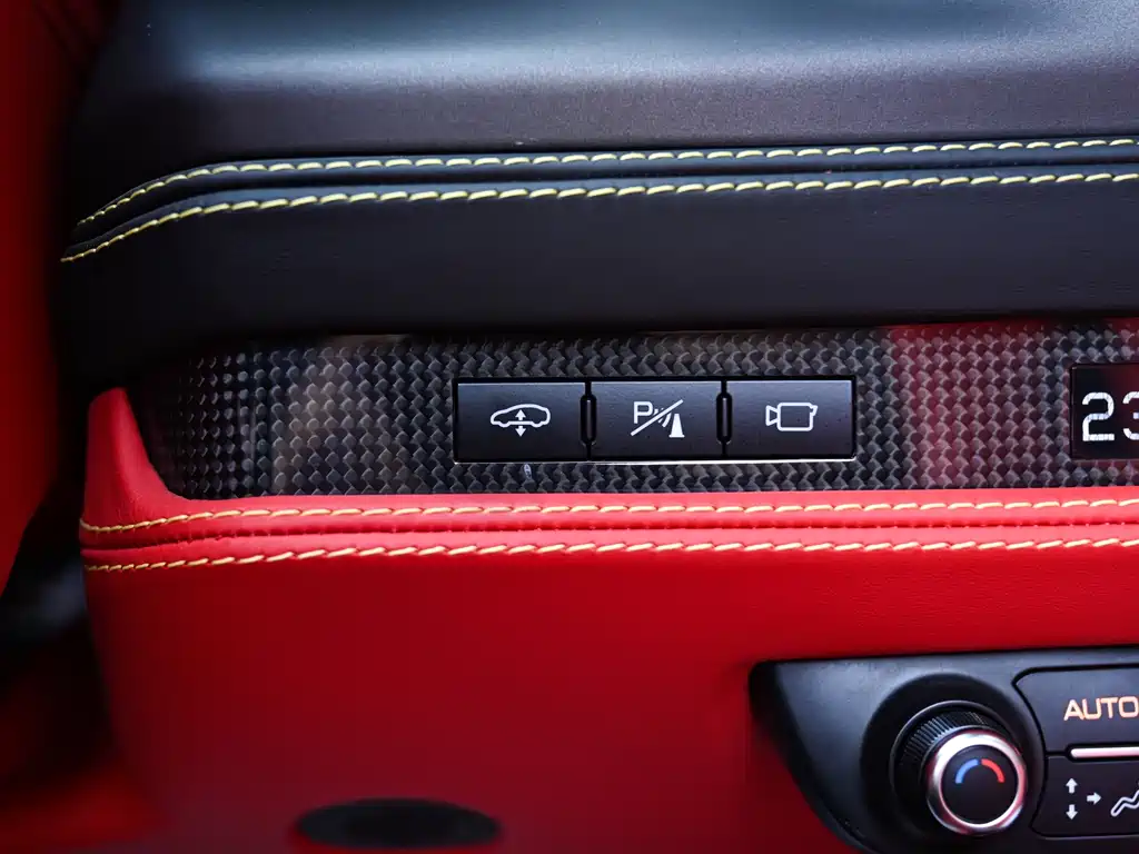 Ferrari F8 2020 Spider 3.9T V8 купить на сайте DeffCars