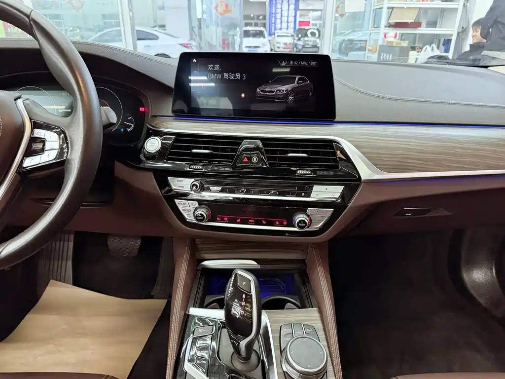BMW 5 Series New Energy 2019 530Le Luxury Package купить на сайте DeffCars