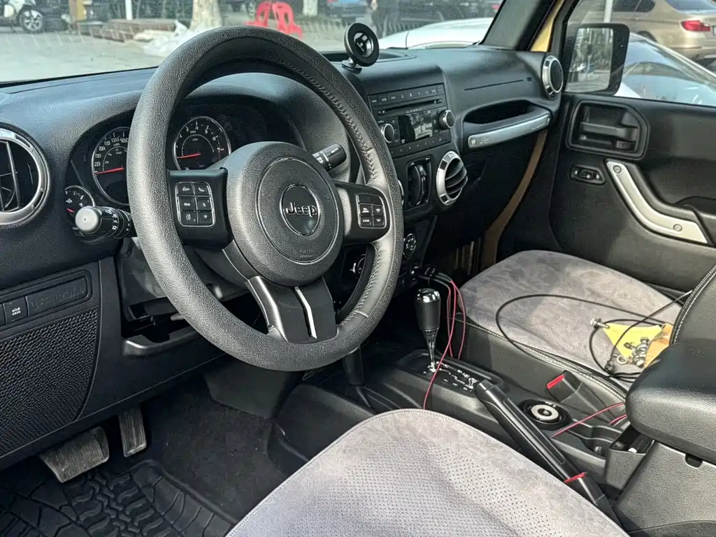 Wrangler 2015 3.6L Rubicon four-door version купить на сайте DeffCars