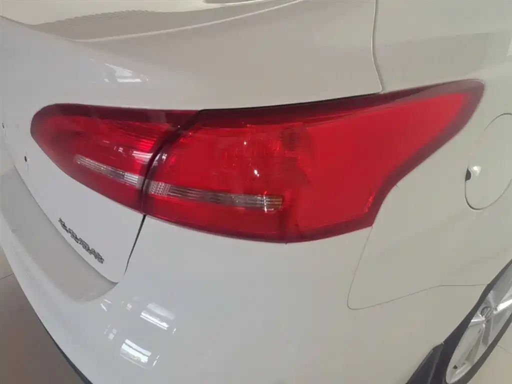 Focus 2018 sedan classic 1.6L automatic stylish smart mobility version купить на сайте DeffCars