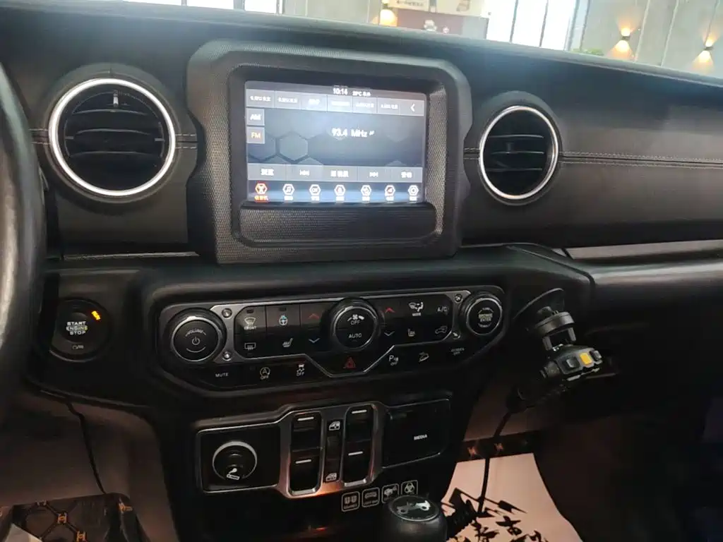 Wrangler 2018 2.0T Sahara four-door version купить на сайте DeffCars