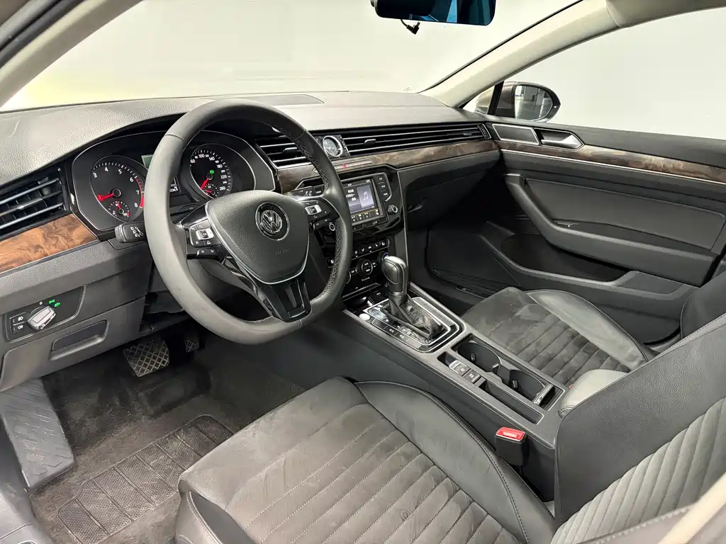 Magotan 2017 380TSI DSG luxury model купить на сайте DeffCars