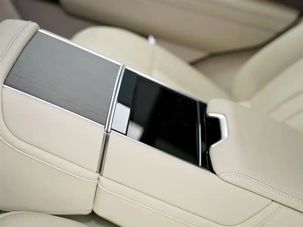 Range Rover 2024 3.0 L6 400PS SV Honor Creation Extended Edition купить на сайте DeffCars